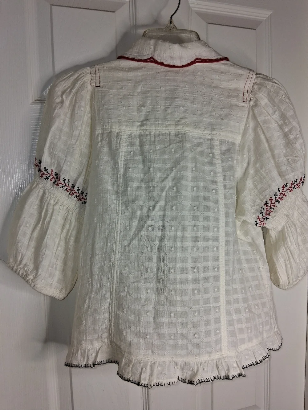 Pilcro White Button-Front Blouse with Red & Green Floral Embroidery Size Small - Picture 11 of 12